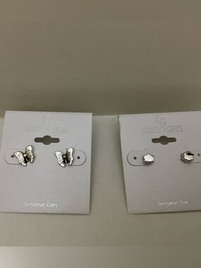 Lori’s Gifts Sensitive Ears Small Silver Tone Metal Post and Clutch Earrings